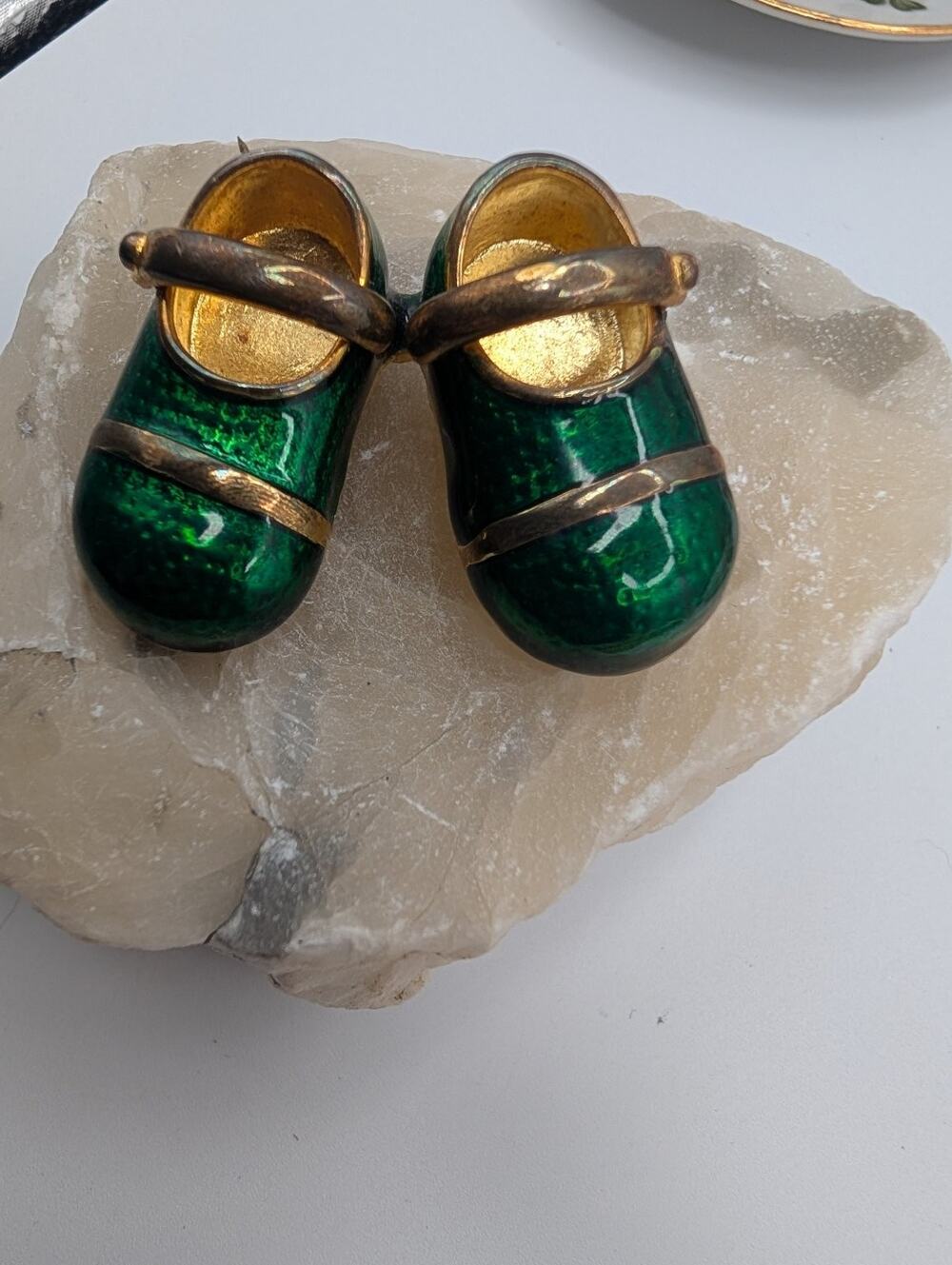 Vintage Green Enamel Baby Shoes Brooch Pin Collectible Nursery Decor Gold Tone